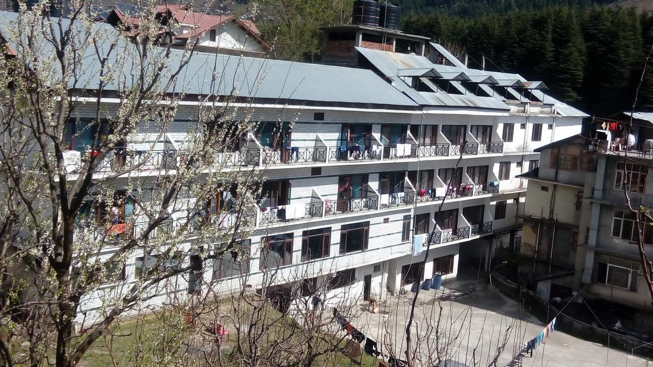 ホテルNandini Palace Manāli エクステリア 写真