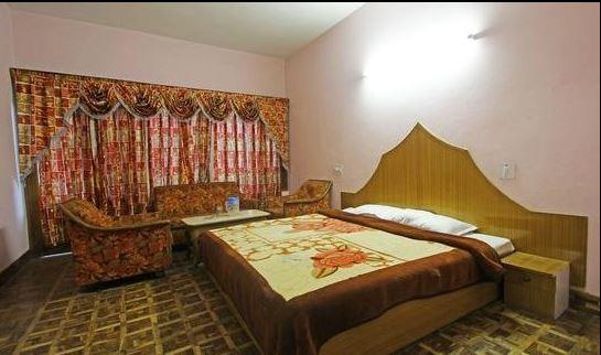 ホテルNandini Palace Manāli エクステリア 写真