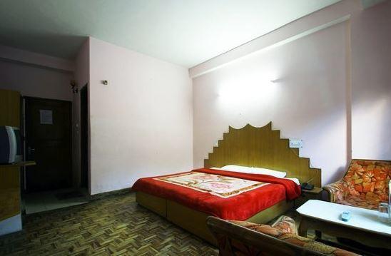 ホテルNandini Palace Manāli エクステリア 写真
